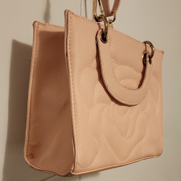 Elegant Pink Leather Handbag - Picture 3 of 5